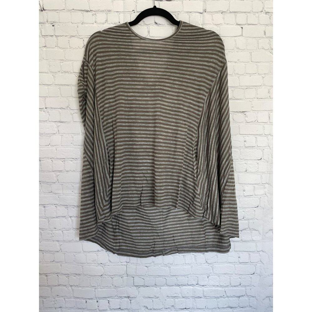 UNIQ Oversize Gray and Brown Open Back Shirt size Medium NWT